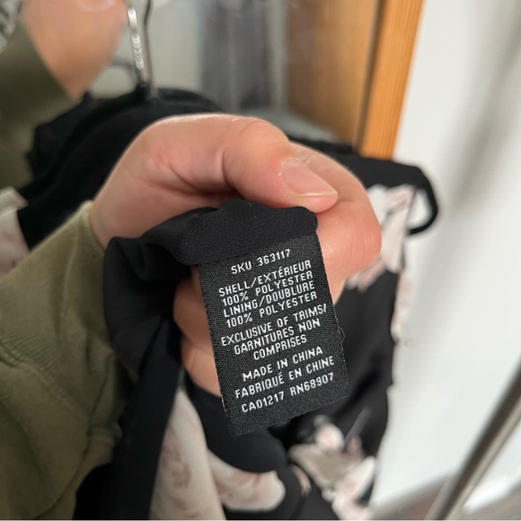 Cold shoulder Le chateau floral dress - Picture 6 of 6